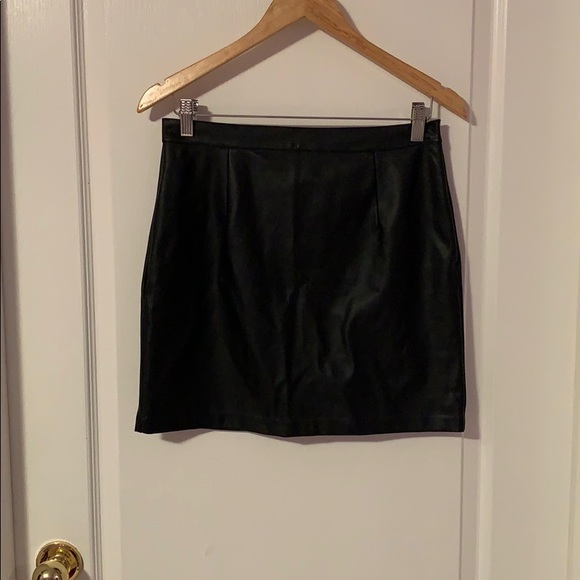 Black Mini leather skirt - Picture 1 of 2